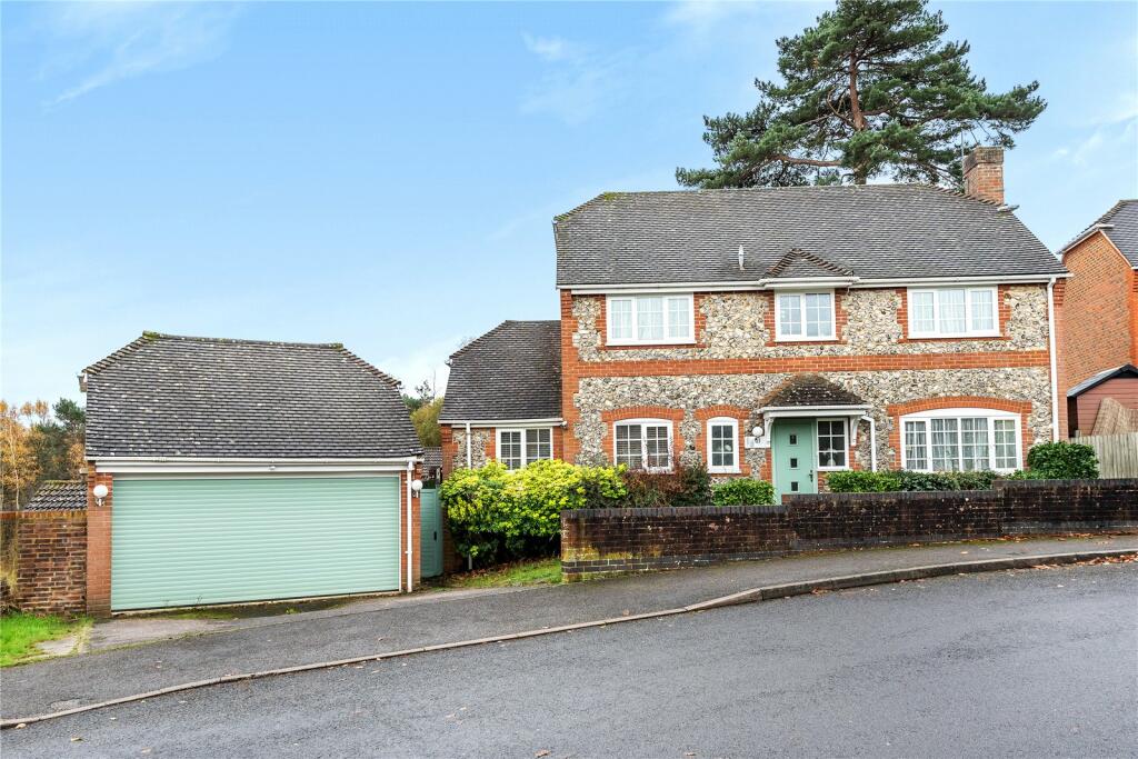 4 bedroom detached house for sale in Albert Road, Bagshot, GU19