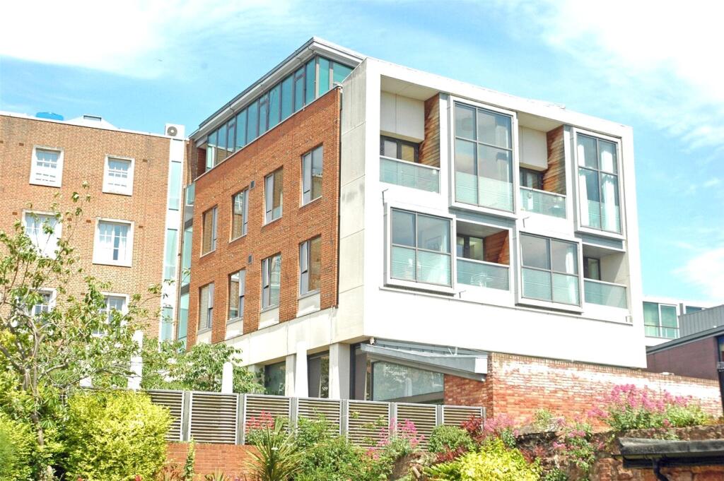 Main image of property: 14 Bedford Street, Princesshay, Exeter