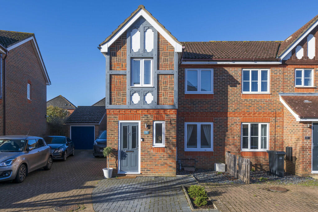 3 bedroom end of terrace house for sale in Ridgeways, Harlow, CM17