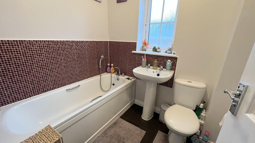 3 bedroom detached house for sale in Reeds Way, Loddon, NR14