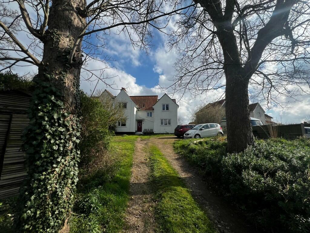 4 bedroom semidetached house for sale in Norton Road, Loddon, NR14