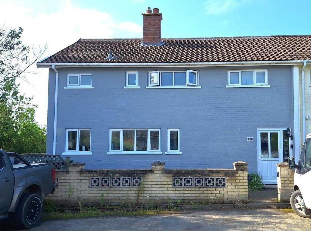 3 bedroom end of terrace house for sale in The Walks, Loddon, NR14
