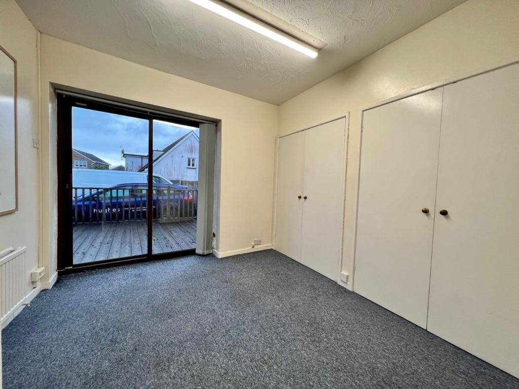 Commercial property for rent in High Street, Portishead, Bristol