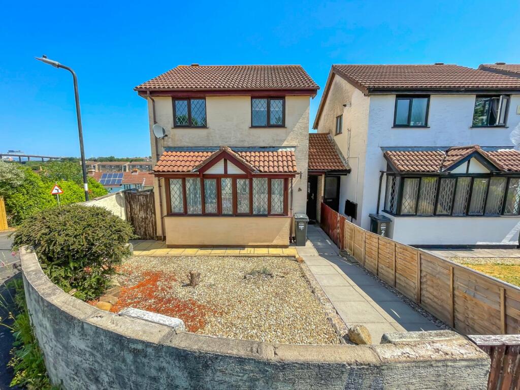 3 bedroom link detached house for sale in Monmouth Court, Pill, Bristol, Somerset, BS20