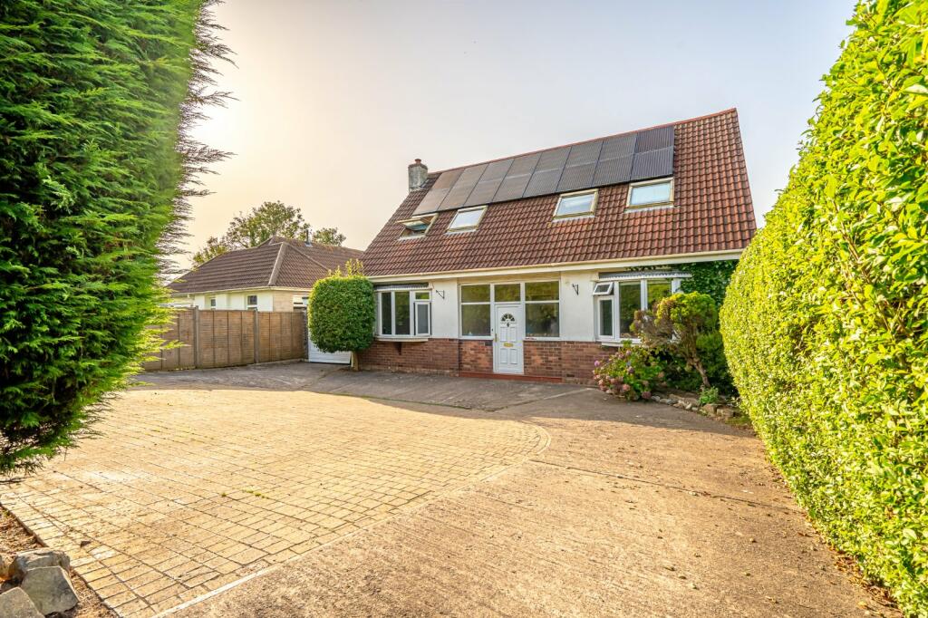 4 bedroom detached house for sale in Down Road, Portishead, Bristol