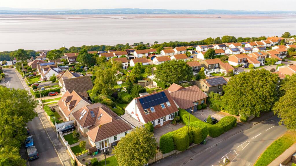 4 bedroom detached house for sale in Down Road, Portishead, Bristol