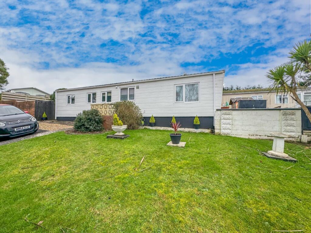 2 bedroom detached house for sale in Park, Down Road