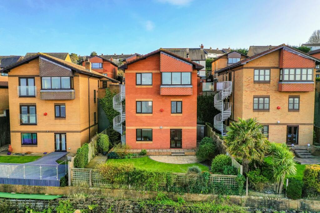 4 bedroom detached house for sale in Drakes Way, Portishead, Bristol