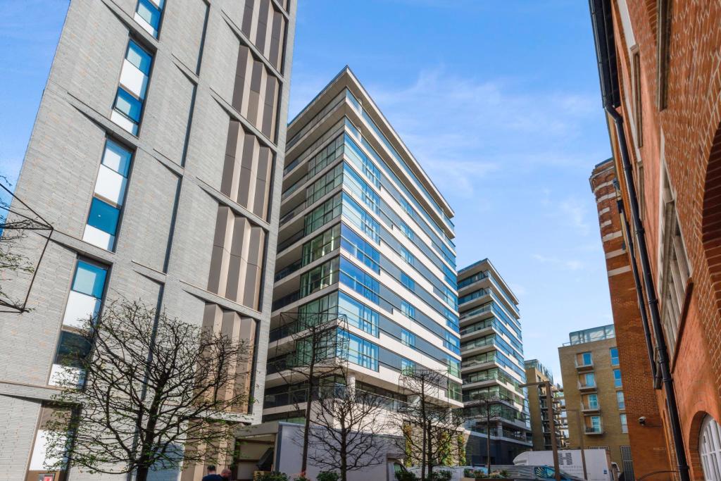 2 bedroom apartment for sale in Balmoral House, Earls Way, One Tower ...