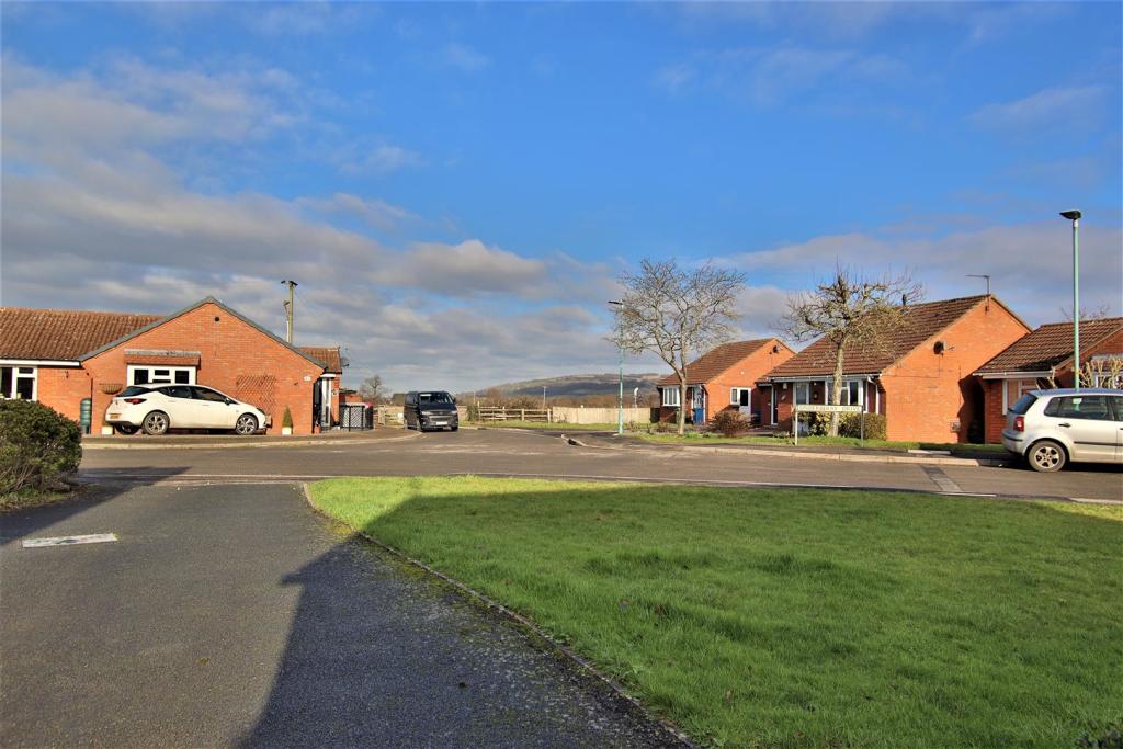 2 bedroom bungalow for sale in Sinderberry Drive, Northway, Tewkesbury