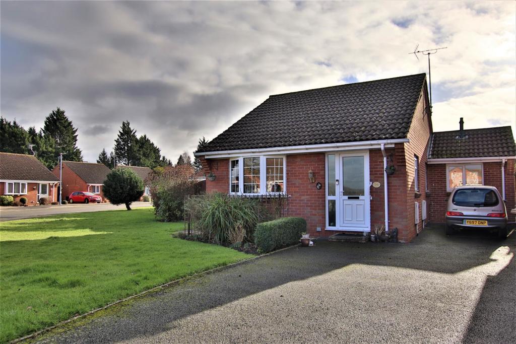 2 bedroom bungalow for sale in Sinderberry Drive, Northway, Tewkesbury