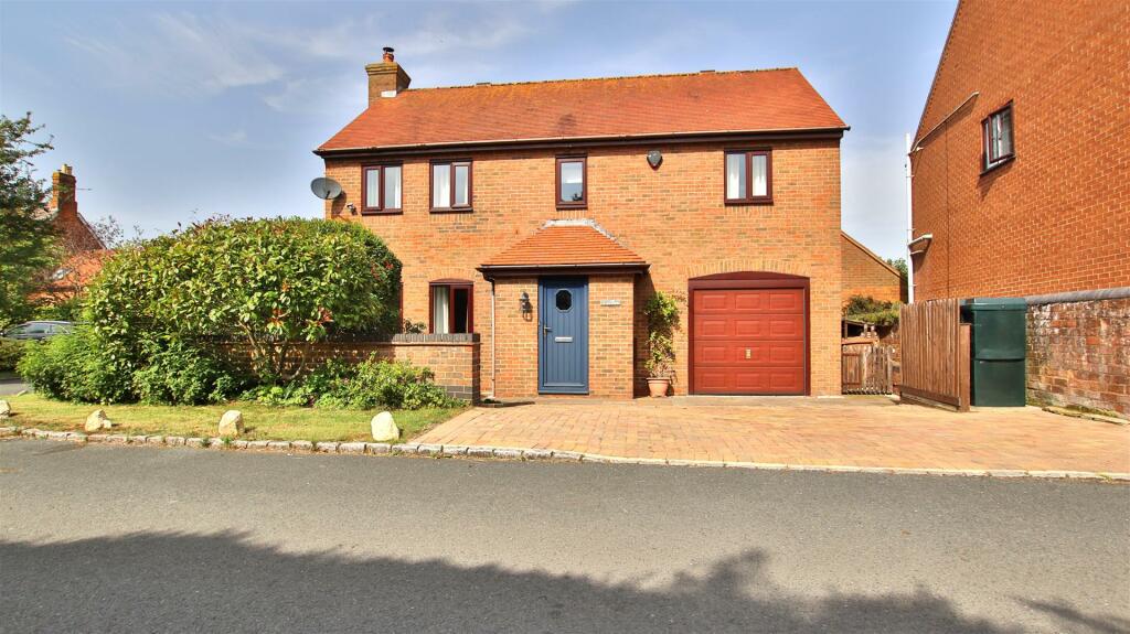 3 bedroom detached house for sale in The Old Barns, Strensham