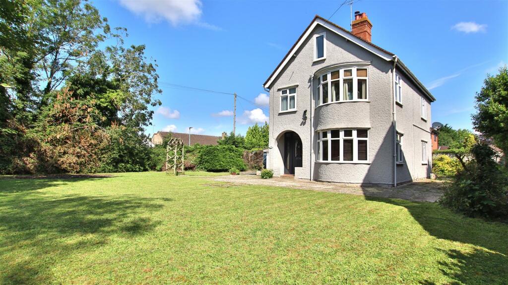 3 bedroom detached house for sale in Ashchurch Road, Tewkesbury, GL20