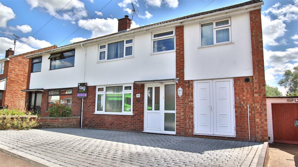 4 bedroom semidetached house for sale in Carrant Road, Tewkesbury, GL20