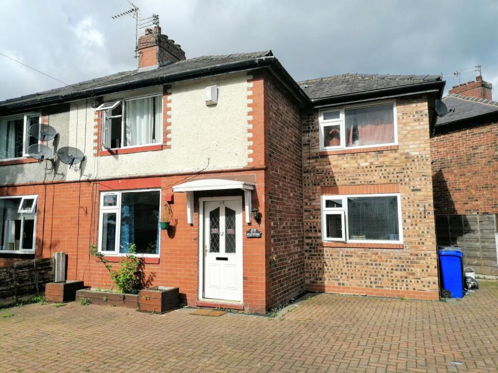 3 bedroom semidetached house for sale in Oakfold Avenue, AshtonUnder
