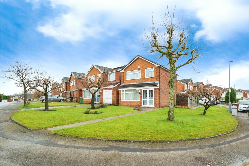 3 bedroom detached house for sale in Glendon Crescent, Ashtonunder