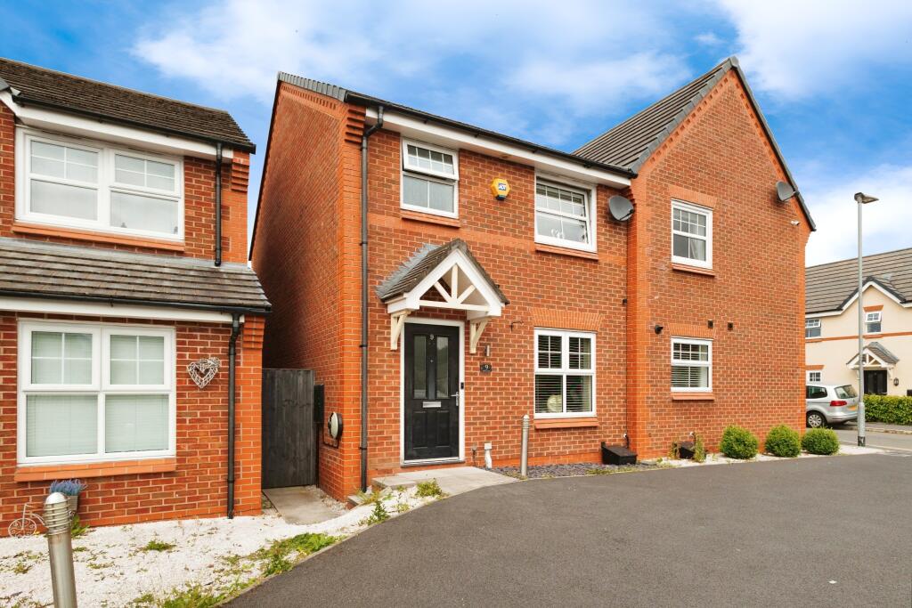 3 bedroom semidetached house for sale in Eason Way, AshtonunderLyne