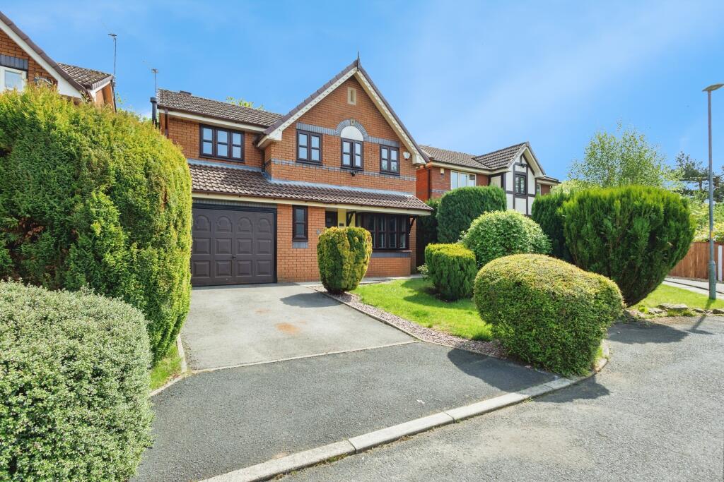 4 bedroom detached house for sale in Darnton Gardens, AshtonunderLyne