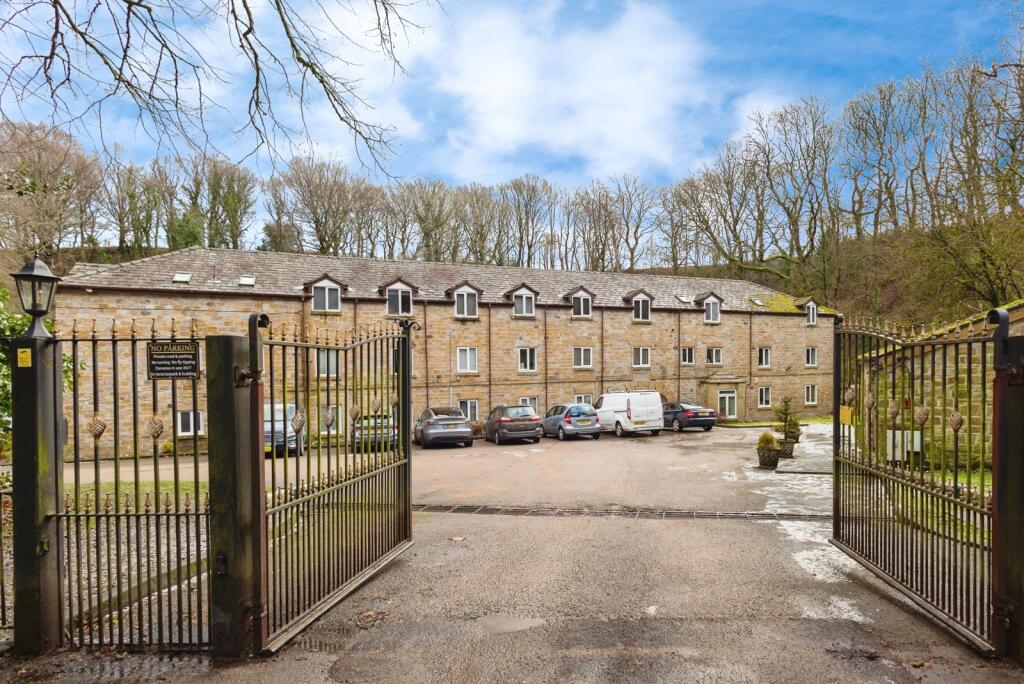 Main image of property: Oldham Road, Ashton-under-Lyne, Greater Manchester, OL7