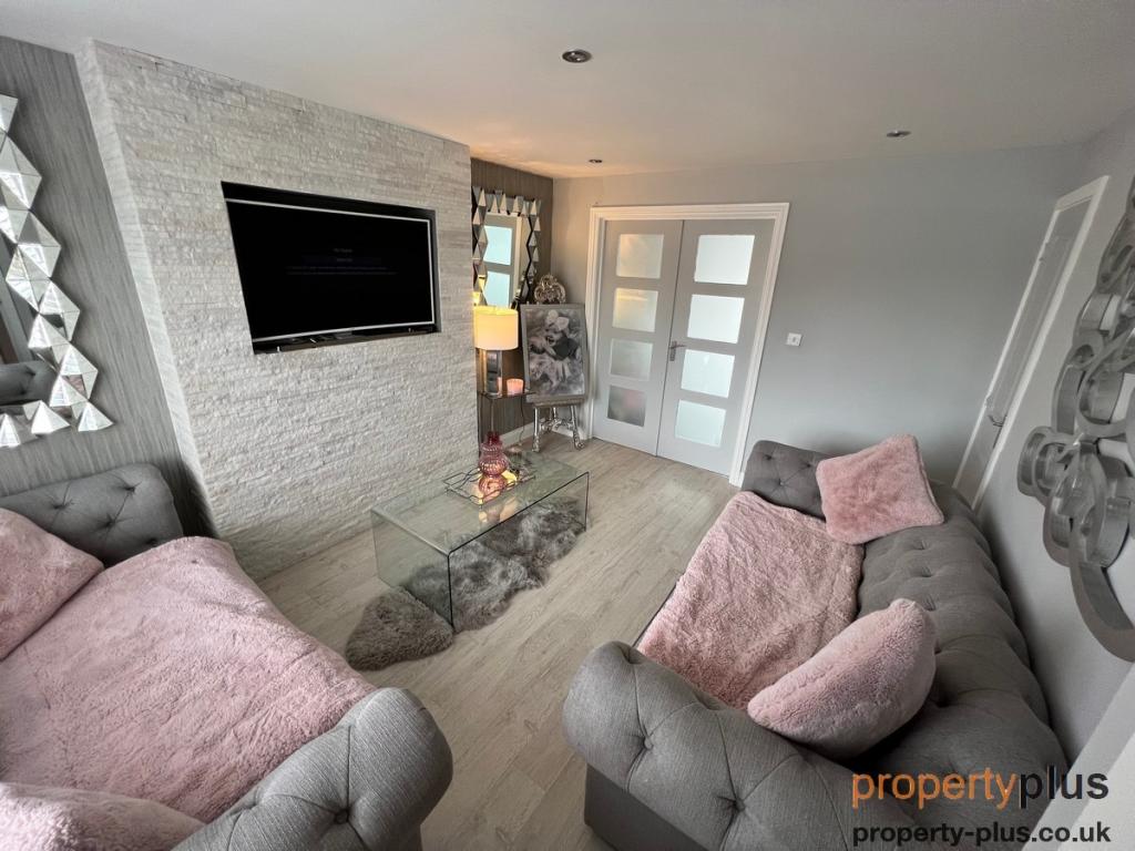 4 bedroom detached house for sale in Cwrt Gellifaelog Tonypandy