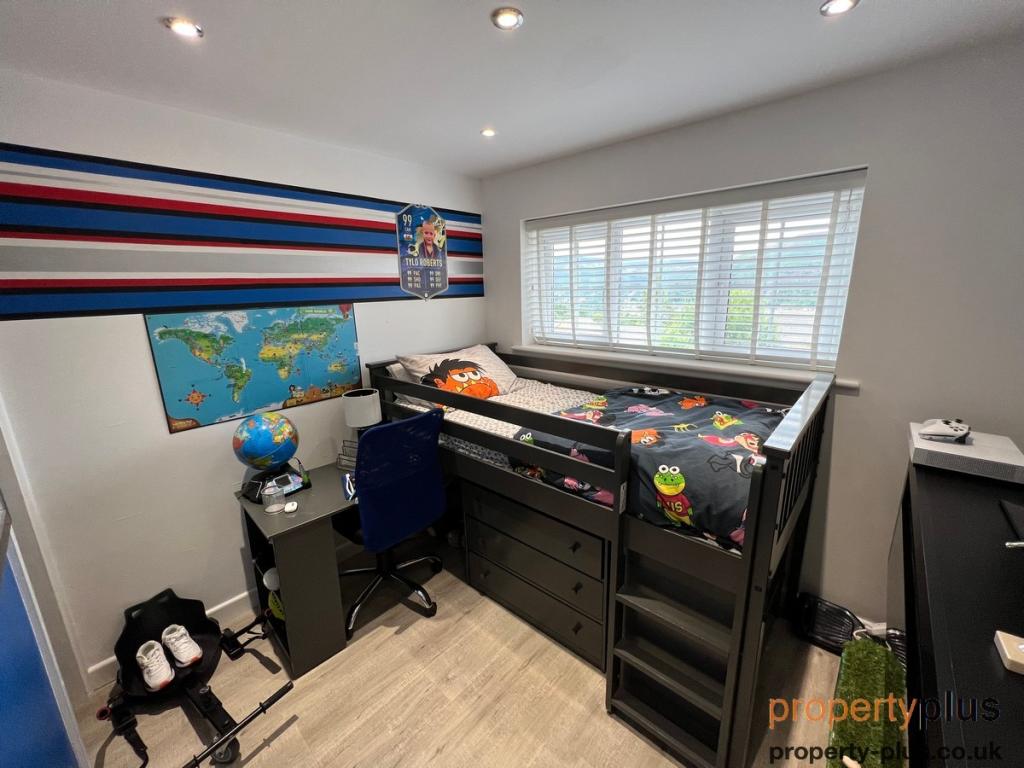 4 bedroom detached house for sale in Cwrt Gellifaelog Tonypandy