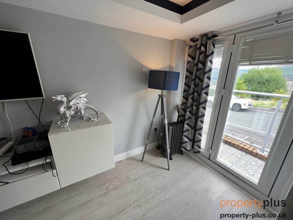 4 bedroom detached house for sale in Cwrt Gellifaelog Tonypandy