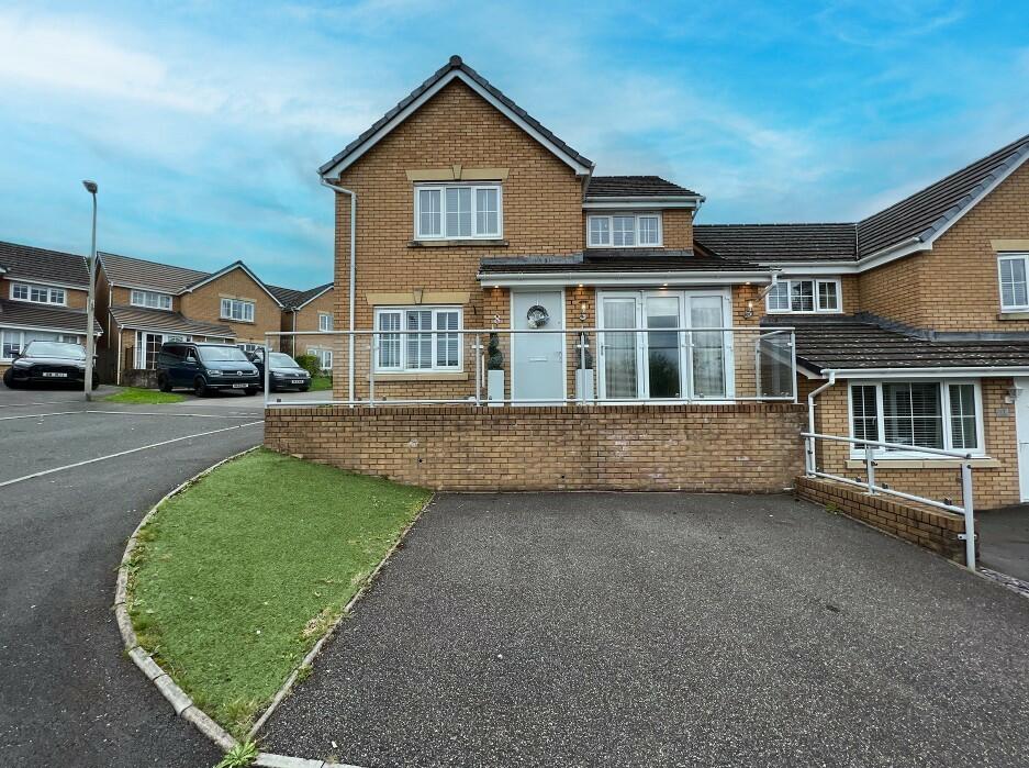 4 bedroom detached house for sale in Cwrt Gellifaelog Tonypandy Tonypandy, CF40