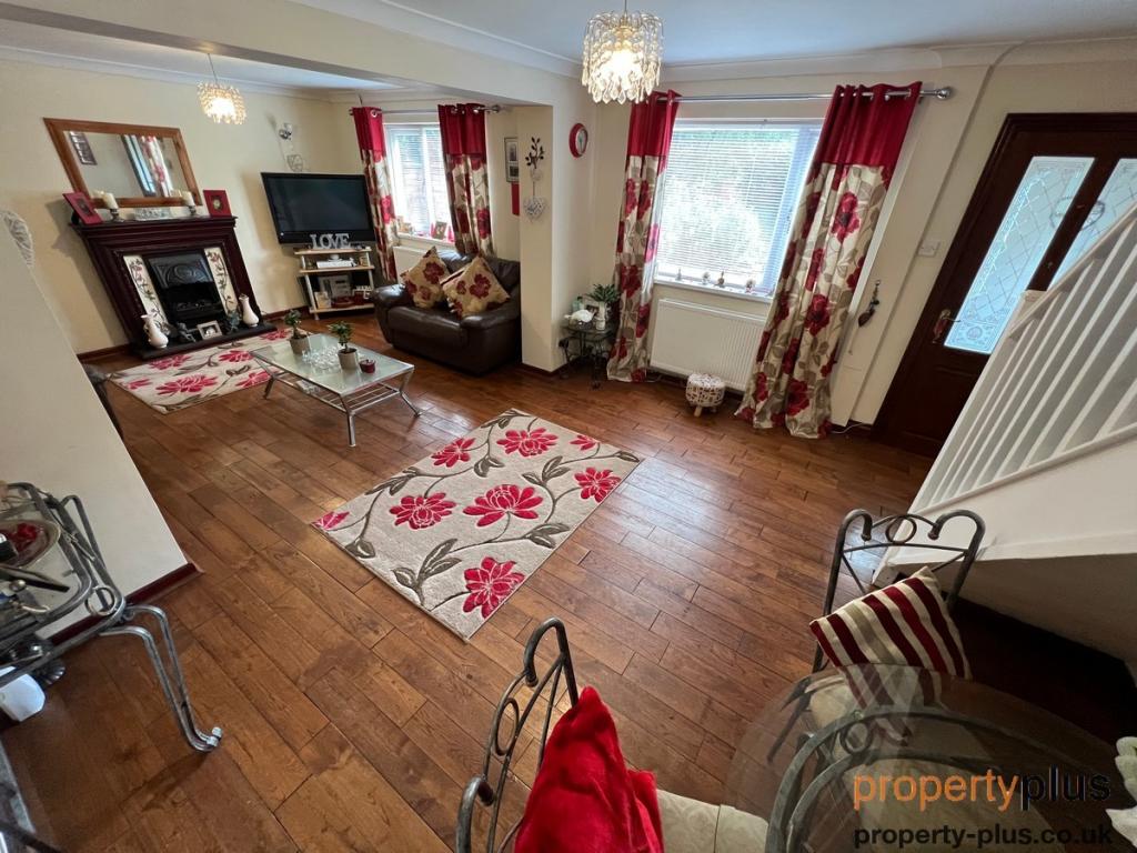 4 bedroom semidetached house for sale in Ynys Hir CoedyCwm