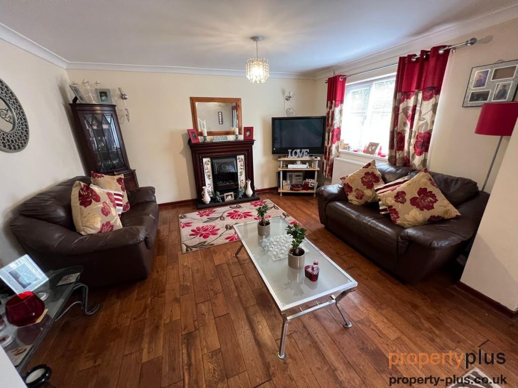 4 bedroom semidetached house for sale in Ynys Hir CoedyCwm