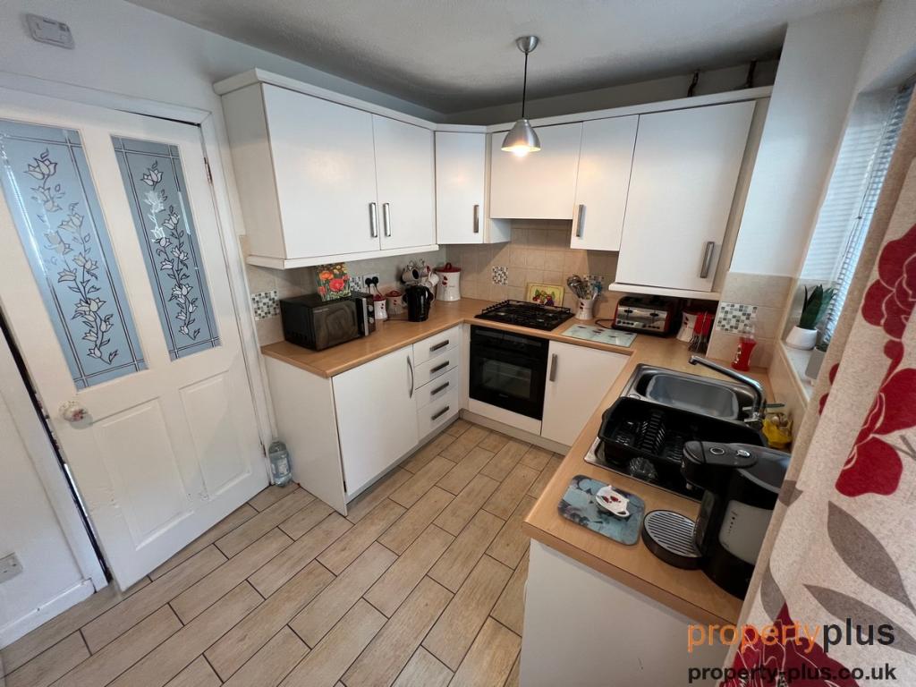 4 bedroom semidetached house for sale in Ynys Hir CoedyCwm