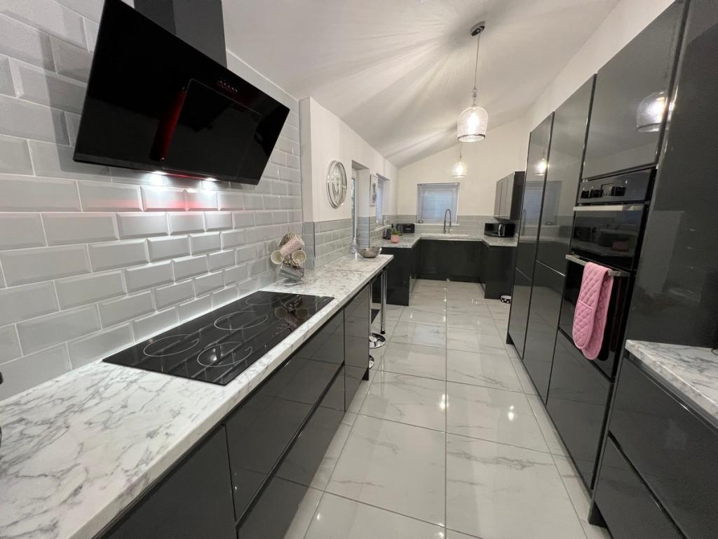 3 bedroom detached house for sale in Highdale Close Llantrisant