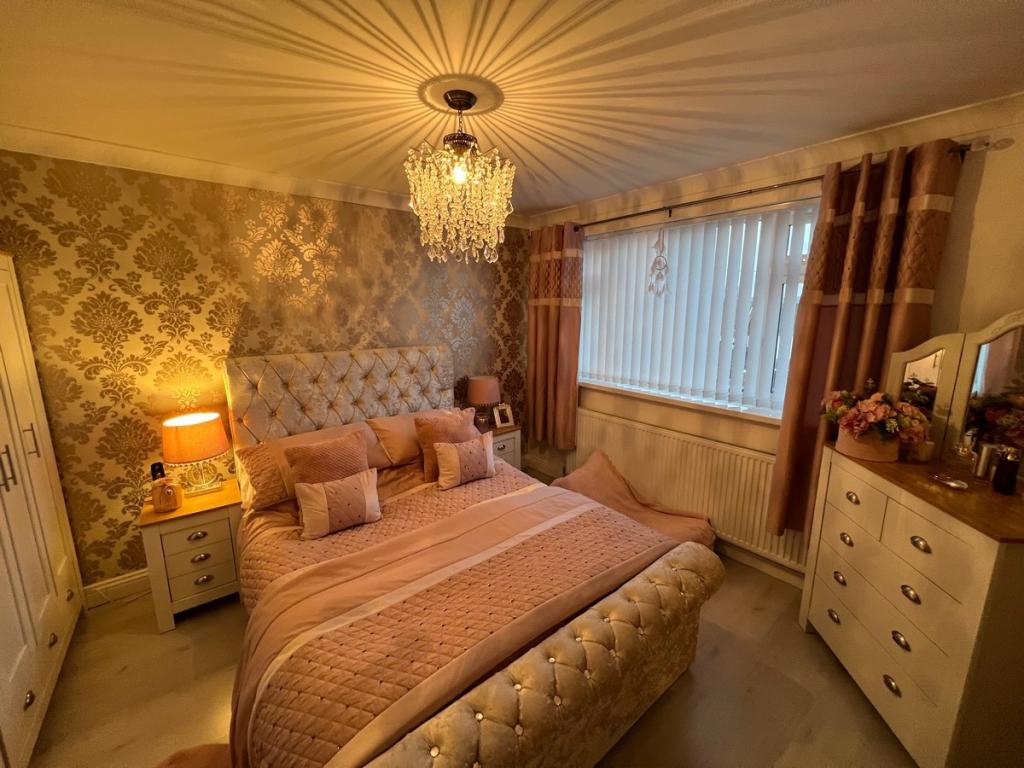 3 bedroom detached house for sale in Highdale Close Llantrisant