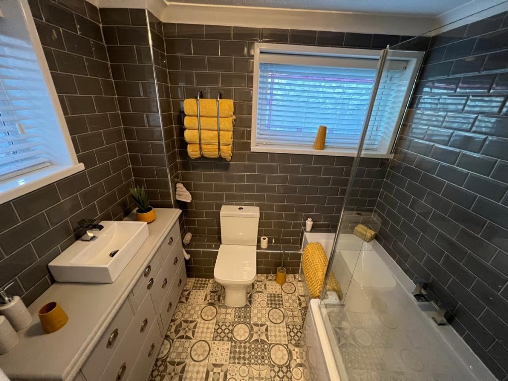 3 bedroom detached house for sale in Highdale Close Llantrisant