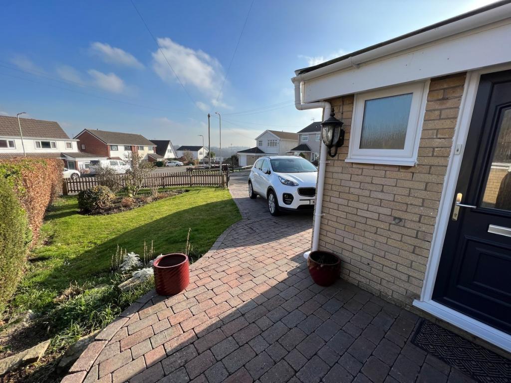 3 bedroom detached house for sale in Highdale Close Llantrisant