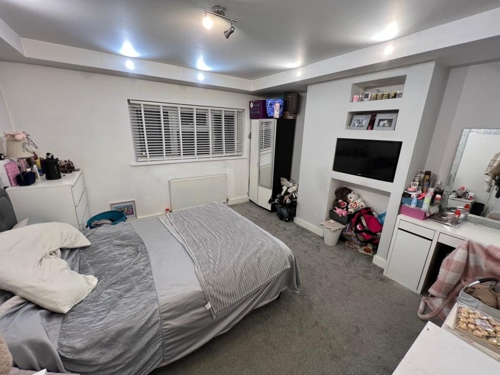 3 bedroom terraced house for sale in Ynyslyn Road Pontypridd