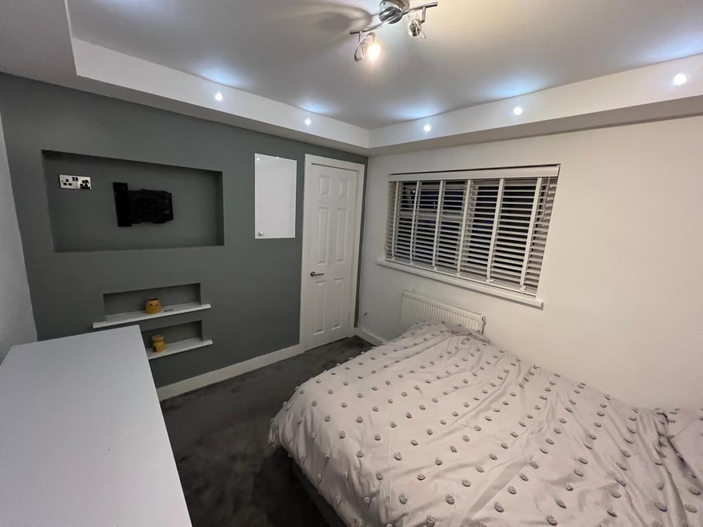 3 bedroom terraced house for sale in Ynyslyn Road Pontypridd