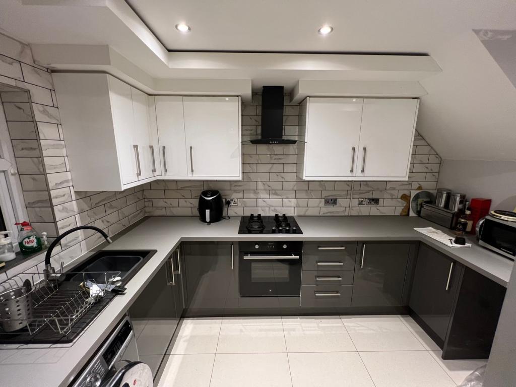 3 bedroom terraced house for sale in Ynyslyn Road Pontypridd