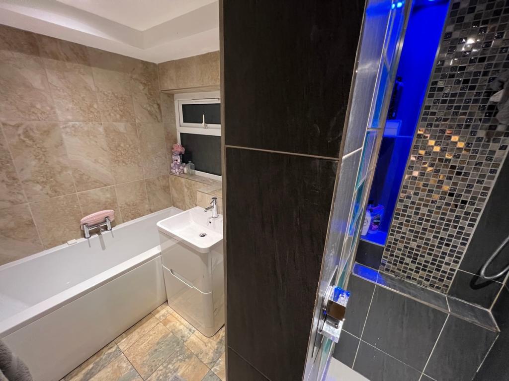 3 bedroom terraced house for sale in Ynyslyn Road Pontypridd Pontypridd, CF37