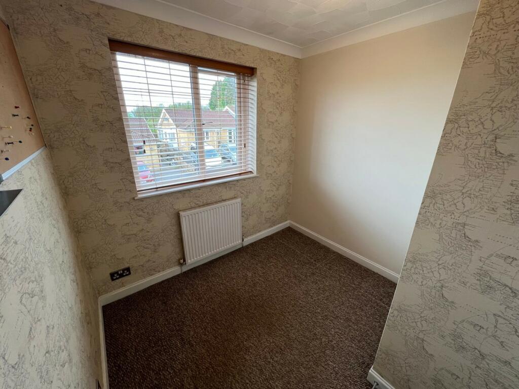 3 bedroom detached house for sale in Ffordd Llanbad Gilfach Goch