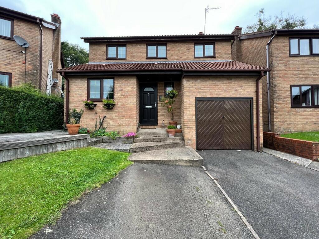 4 bedroom detached house for sale in Tylcha Ganol, Tonyrefail Porth, CF39