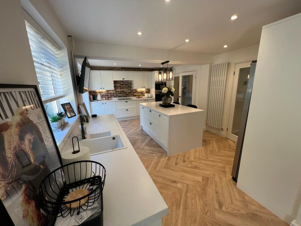 4 bedroom detached house for sale in Tan Y Fron Cwmparc Treorchy, CF42