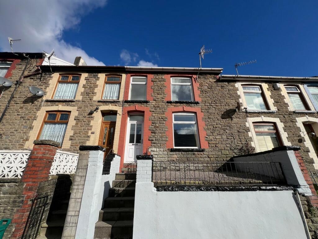 3 bedroom terraced house for sale in Brynhyfryd Street Ynyswen