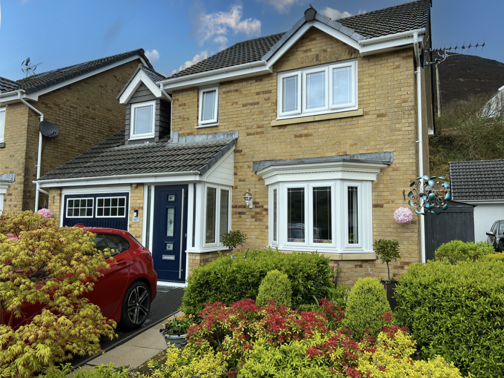 4 bedroom detached house for sale in Heol Dinas Isaf Williamstown Tonypandy, CF40
