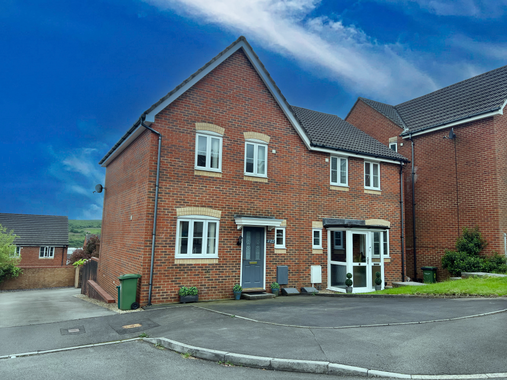 3 bedroom semidetached house for sale in Larch Wood Tonyrefail