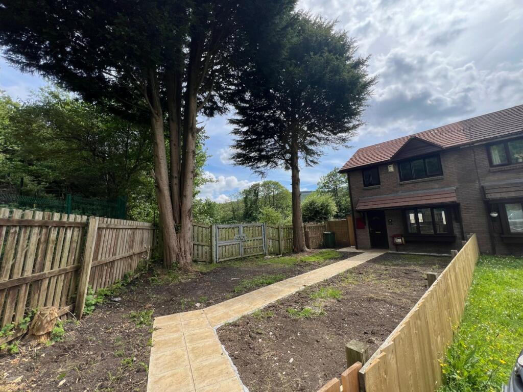 3 bedroom end of terrace house for sale in Elizabeth Close Pentre