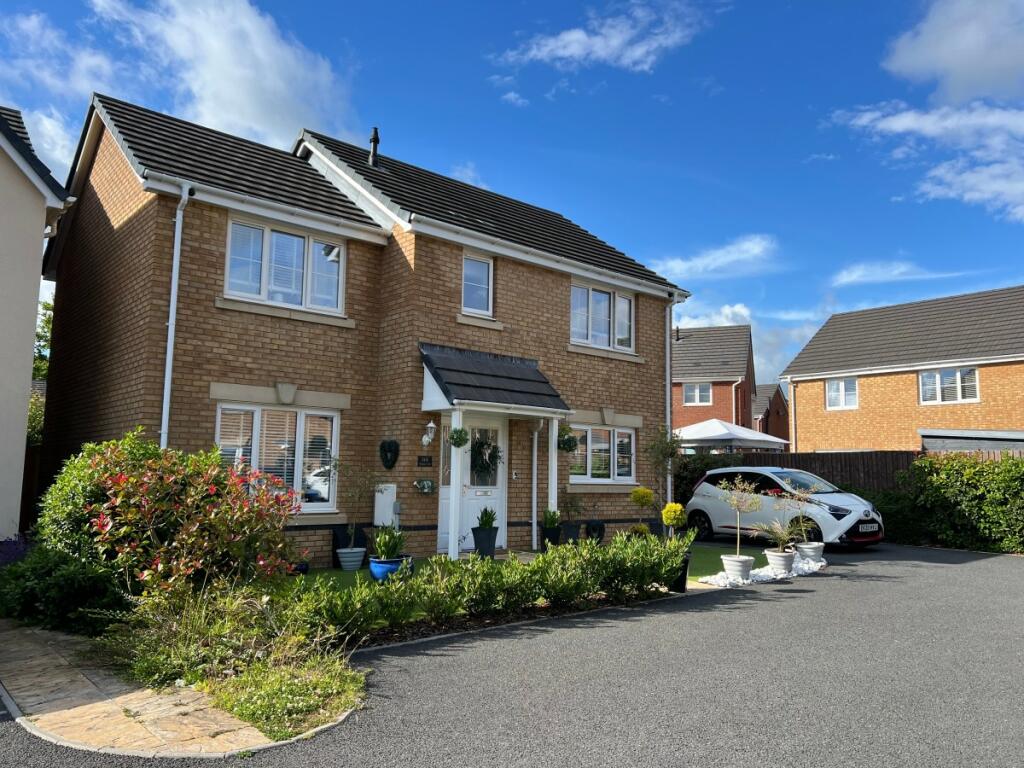 3 bedroom detached house for sale in Worcester Court, Tonyrefail
