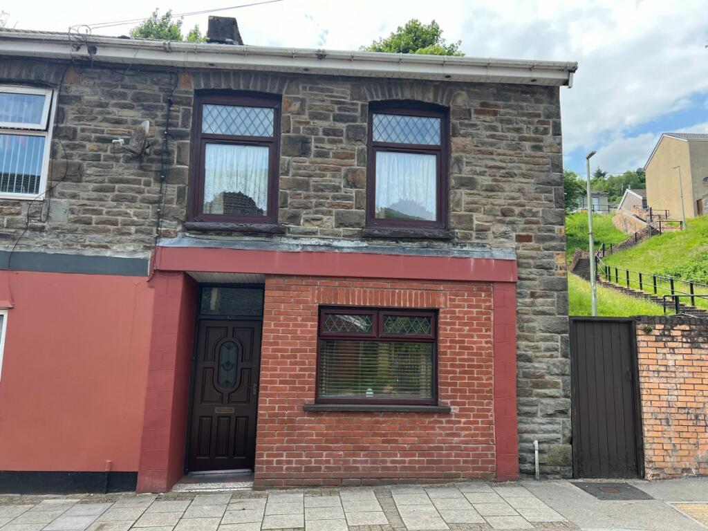 4 bedroom end of terrace house for sale in Llewellyn Street Pontygwaith Ferndale, CF43