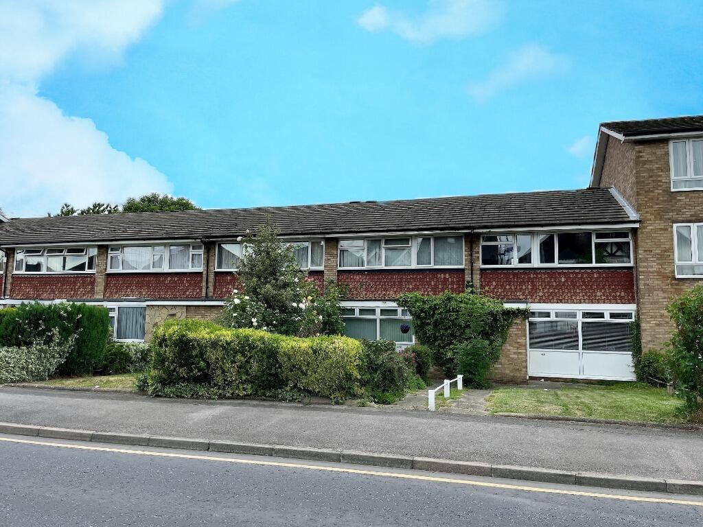 3 bedroom terraced house for sale in Gander Green Lane, Sutton, SM3