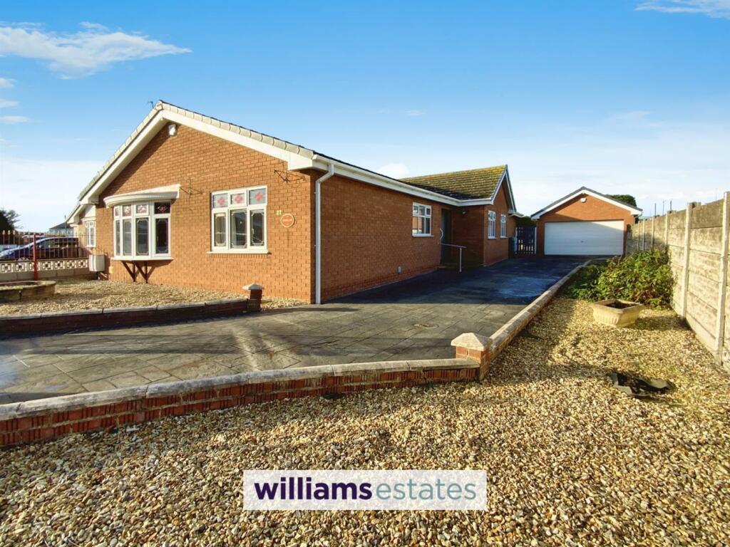 4 bedroom detached bungalow for sale in Bronwen Avenue, Kinmel Bay, LL18