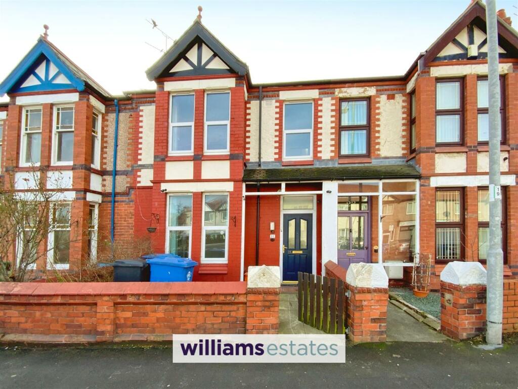 4 bedroom house for sale in Grange Road, Rhyl, LL18